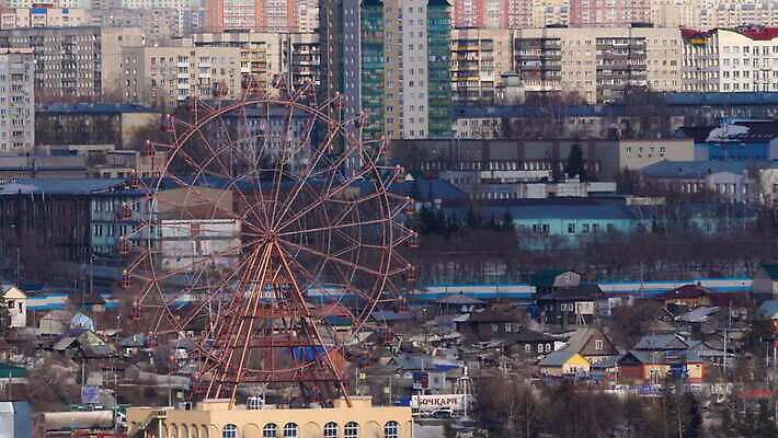 공원 여행 백그라운드 휴가 풍경 사람없음 야외 여름 축제 기쁨 도시 바퀴 원형 승차 회전 러시아 타운 회전목마 스카이라인 공평 시베리아 수평선 4K MOV 해외동영상 클립영상 도형 계절 공공시설 감정 유럽 모션 놀이기구 동영상 파일형식