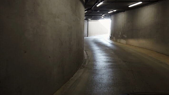 산업 도로 선 백그라운드 교통시설 자동차 출입구 거리 바닥 실내 사람없음 내부 건물 쇼핑 우주 운전 도시 복도 운전사 터널 주차 아스팔트 쇼핑몰 통로 시멘트 장면 지하 제비 자동 줄서기 차고 콘크리트 비어있는 4K MOV 해외동영상 클립영상 직업 건축물 길 육상교통 교통 모션 조류 시설 동영상 파일형식