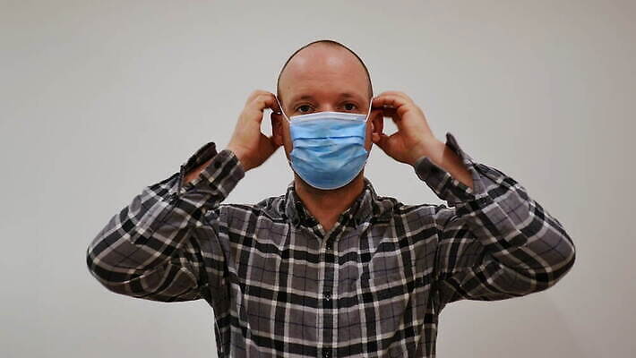 학생 교육 남자 문화 얼굴 어린이 학교 놀이 타악기 기술 실내 가면 한명 목재 약 갈색 교사 소리 음악가 고통 키보드 가르침 막대기 바이러스 보호 예방 교향곡 리듬 멜로디 뮤지컬 전염병 코로나바이러스 뉴노멀 4K MOV 해외동영상 클립영상 나무 직업 1 감정 악기 음악 컬러 컨셉 재료 의학 사람 내부 신체부위 경제 질병 동영상 파일형식