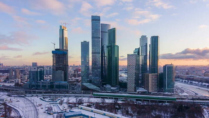 겨울 하늘 아침 안테나 파노라마 사람없음 건물 강 도시풍경 일출 탑 맑음 고층빌딩 새벽 도시 센터 도심 러시아 스카이라인 항공촬영 모스크바 조감도 4K 타임랩스 설정숏 MOV 해외동영상 클립영상 주간 자연요소 건축물 계절 유럽 뷰포인트 통신 날씨 촬영기법 풍경 빌딩 노을 동영상 파일형식