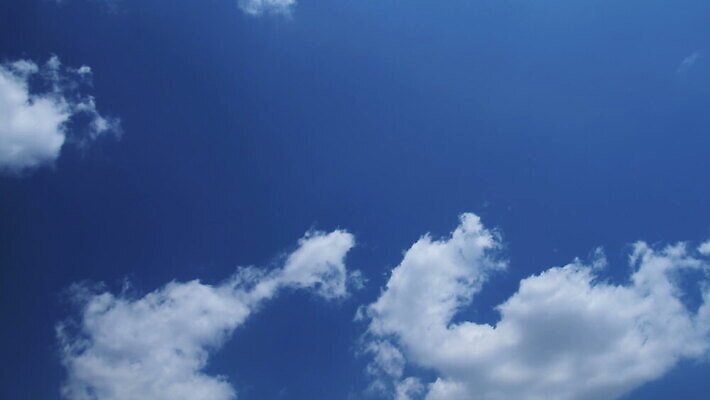 구름 컬러 백그라운드 자연 하늘 날씨 풍경 사람없음 야외 가로 여름 파란색 빛 햇빛 태양 우주 환경 흰색 전원 분위기 장면 천국 솜털 스카이라인 내추럴 오존 적란운 천창 유일 MOV 해외동영상 클립영상 자연요소 계절 컨셉 전기에너지 생태계 동영상 파일형식 구름_자연