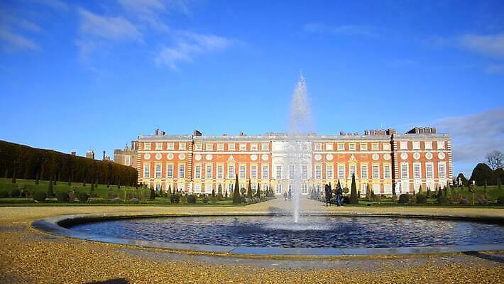 영어 공원 꽃 유럽 여행 건축양식 자연 벽돌 영국 잉글랜드 주택 잔디 사람없음 야외 건물 초록색 정원 봄 궁전 도시 중세 역사 큼 왕 런던 랜드마크 법정 수도권 옛날 왕국 정중 MOV 해외동영상 클립영상 식물 문자 건축물 계절 공공시설 건축 나라 컬러 컨셉 고건축 크기 생태계 지역 동영상 파일형식