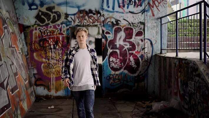 학생 라이프스타일 남자 안경 벽 컬러 컨셉 인터넷 비즈니스 학교 하늘 수염 거리 미술 한명 앉기 소년 야외 노트북 스터디 컴퓨터 청춘 도시풍경 유행 고층빌딩 공책 페인트 덮개 도시 업무 그래피티 시원함 무선전화기 뉴욕 조경 예술가 스카이라인 맨해튼 숨김 반항 멍청이 방법 4K MOV 해외동영상 클립영상 1 잡화 교육 어린이 모션 문화예술 문구용품 사람 풍경 빌딩 생활 전자제품 학습 미국 뚜껑 작업 낙서 전화기 그림 동영상 파일형식