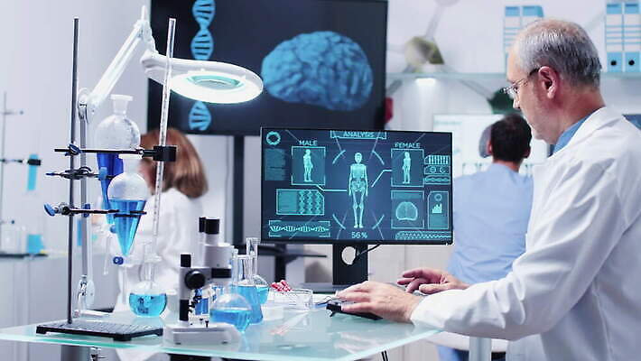 직업 여자 남자 산업 과학 건강 현미경 실험 사람 스터디 컴퓨터 약 스크린 장비 의사 코트 업무 작업 그룹 센터 실험실 연구원 과학자 분석 시설 생물학 튜브 공학 발견 조제 개발 돌봄 백신 유전 화학자 4K MOV 해외동영상 클립영상 교육 컨셉 의학 모션 실험기구 전자제품 학습 외투 의료진 만들기 동영상 학자 파일형식