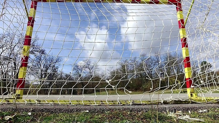 선 스포츠 밭 놀이 바닥 경기 잔디 사람없음 야외 빨간색 운동 노란색 문 평화 축구 경쟁 경기장 금지 수확 게임 흰색 도시 그물 놀이터 아스팔트 철 시멘트 골키퍼 점수 핸드볼 갸우뚱 골 법정 옛날 콘크리트 토너먼트 플레이어 비어있는 4K MP4 해외동영상 클립영상 식물 도로 컬러 컨셉 농업 스포츠시설 모션 운동선수 건강 구기 동영상 파일형식