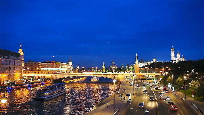 도로 여행 가로등 건축양식 자동차 하늘 거리 풍경 건물 물 여름 빛 강 도시풍경 성당 교회 탑 일몰 새벽 도시 역사 도심 야간 저녁 러시아 장면 타운 스카이라인 랜드마크 러시아인 모스크바 수도권 크렘린궁전 MOV 해외동영상 클립영상 자연요소 서양인 건축물 계절 공공시설 건축 유럽 길 육상교통 종교건축 교통시설 노을 궁전 지역 동영상 크렘린 파일형식