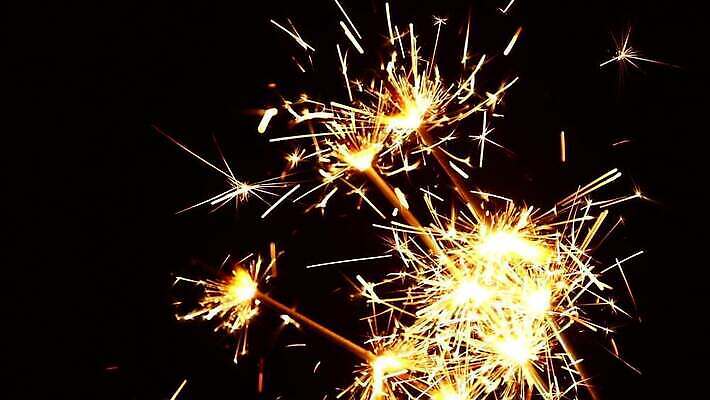 컬러 결혼 백그라운드 크리스마스 오렌지 불 휴가 불꽃 새로움 폭죽 따뜻함 이벤트 사람없음 옆모습 빛 노란색 파티 우주 검은색 축제 어둠 축하 그룹 닫기 선택 폭발 연도 각도 화상 많음 MOV 해외동영상 클립영상 자연요소 기념일 뷰포인트 컨셉 과일 모션 상처 동영상 파일형식