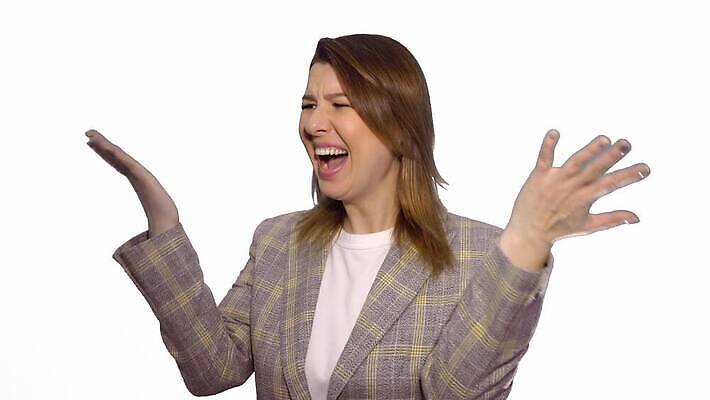 백인 1 학생 응시 감정 얼굴 백그라운드 실내 한명 사람 성인 놀람 분노 표현 스마트 호기심 흥분 충격 시끄러움 고립 공격적 바보 진짜 4K MOV 해외동영상 클립영상 서양인 시선 컨셉 표정 내부 신체부위 동영상 파일형식