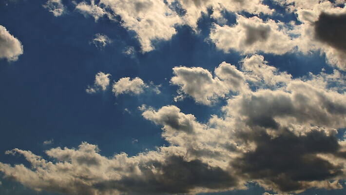 구름 계절 자연 하늘 날씨 추상 풍경 사람없음 야외 여름 파란색 빛 햇빛 태양 우주 환경 맑음 침묵 자유 분위기 장면 천국 솜털 스카이라인 흐림 내추럴 오존 적란운 4K 타임랩스 MOV 해외동영상 클립영상 자연요소 컬러 컨셉 무늬 촬영기법 소리 생태계 동영상 파일형식 구름_자연