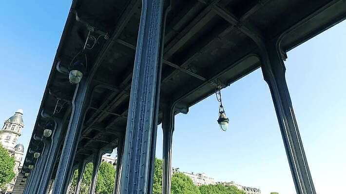 구름 유럽 여행 건축양식 교통시설 모션 거리 미술 사람 사람없음 건물 빛 강 도시풍경 검은색 산책 프랑스 도시 역사 전철 심볼 사인 프랑스어 랜드마크 선로 수도권 1인칭시점 파리(프랑스) 4K MP4 해외동영상 클립영상 자연요소 문자 건축물 시선 건축 나라 육상교통 컬러 교통 문화예술 휴식 대중교통 풍경 시설 지역 동영상 파일형식