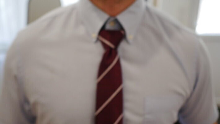 직업 라이프스타일 손 옷 남자 신랑 결혼 셔츠 비즈니스 성공 넥타이 노동자 실내 한명 사람 정장 성인 내부 파란색 사무실 유행 재킷 흰색 업무 비즈니스맨 우아함 대표 손목시계 준비 경영자 옷입기 조절 정중 스타일 4K MOV 해외동영상 클립영상 1 잡화 시계 컬러 컨셉 상의 장신구 모션 이벤트 생활 신체부위 외투 작업 직장인 리더 동영상 파일형식