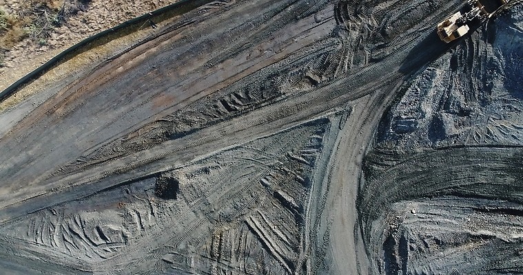 산업 포장 부동산 추상 안테나 사람없음 건물 건설현장 트럭 땅 머리위 먼지 항공촬영 개발 채점 4K MP4 해외동영상 클립영상 건축물 뷰포인트 무늬 통신 자동차 건설업 재산 성적 동영상 파일형식