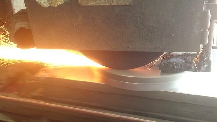 산업 십자가 부분 공장 사람없음 빛 컴퓨터 숫자 금속 기계 장비 공구 업무 구멍 센터 작업실 제조 자르기 절도 통제 속도 분무기 공학 캠코더 방앗간 되감기 송곳 자동 주조 철강 커터 MOV 해외동영상 클립영상 문자 교육 공업 모션 재질 전자제품 카메라 도구 작업 범죄 동영상 파일형식