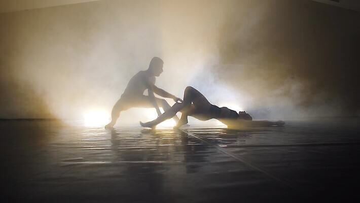 직업 디자인 커플 여자 실루엣 음악 스포츠 포즈 백그라운드 모션 기술 실내 사람 사람없음 검은색 공연 연주자 댄서 춤 쌍 우아함 연기 발레 발레리나 디스코 열정 스포트라이트 단아함 실행 프리스타일 4K MP4 해외동영상 클립영상 감정 컬러 컨셉 관계 문화예술 촬영기법 이벤트 내부 음악가 동영상 파일형식