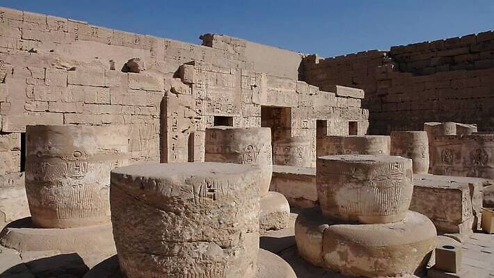 종교 문화 선 벽 조각 여행 건축양식 텍스트 아프리카 하늘 파노라마 이집트 사람없음 건물 파란색 교회 바위 기둥 사찰 화려 역사 재산 큼 땅 폐허 목각 천연기념물 랜드마크 상형문자 숭배 옛날 줄서기 파라오 스타일 MP4 해외동영상 클립영상 문자 건축물 건축 나라 컬러 컨셉 종교건축 모션 촬영기법 금융 돌_바위 크기 동영상 파일형식