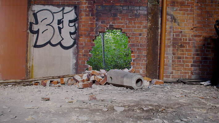 식물 직업 산업 공장 벽돌 사람없음 내부 경제 장비 시골 업무 위험 큼 가난 철 버리기 창고 먼지 보험 국회 우울증 비어있는 4K MOV 해외동영상 클립영상 컨셉 공업 모션 작업 질병 크기 동영상 파일형식