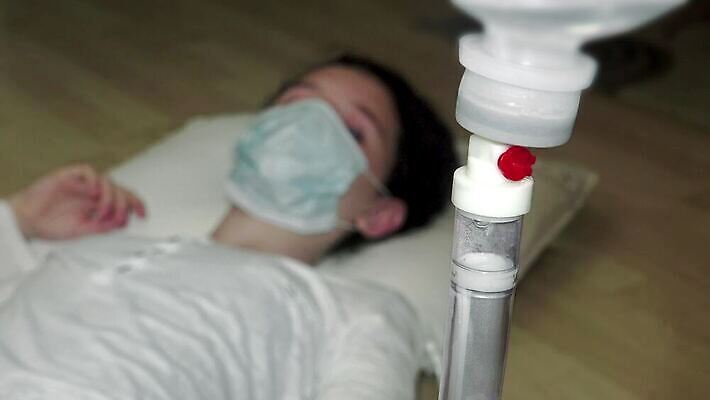 가방 건강 병원 한명 치료 약 고통 흐름 환자 긴급 액체 수술 바이러스 떨어짐 질병 사건 튜브 암 외과 해결 정맥 돌봄 치유 투입 살균 코로나바이러스 4K HD MP4 해외동영상 클립영상 1 잡화 감정 컨셉 의학 모션 사람 혈관 동영상 파일형식