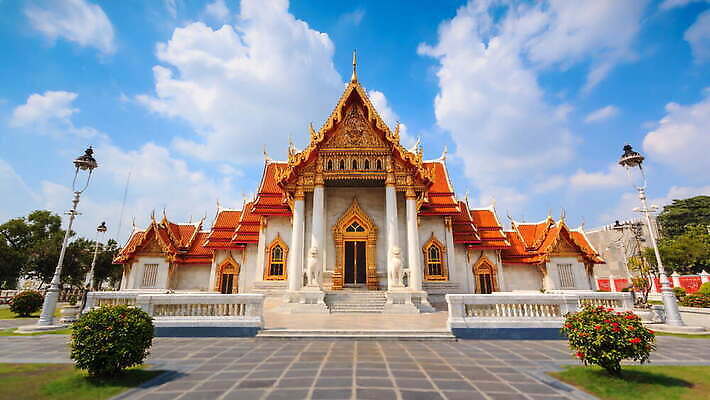 외관 아시아 종교 문화 여행 백그라운드 이동 불교 건축양식 태국 하늘 미술 사람없음 건물 장식 파란색 동남아시아 놀람 궁전 흰색 사찰 역사 황금 질감 방콕 대리석 수도원 랜드마크 숭배 옛날 인기 4K 타임랩스 MOV 해외동영상 클립영상 건축물 건축 감정 나라 컬러 컨셉 고건축 재료 종교건축 문화예술 촬영기법 표정 동영상 파일형식
