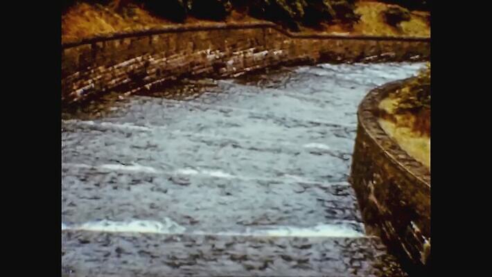 외관 파도 바다 영국 잉글랜드 풍경 사람없음 야외 물 수확 골동품 만 거친 역사 클래식 필름 영화 향수 문서 복고 영사기 동영상 단계 대서양 구식 보관소 아마추어 옛날 많음 콘월 4K MOV 해외동영상 클립영상 자연요소 유럽 컨셉 농업 문화예술 화장품 저장 파일형식