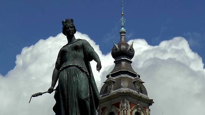 유럽 사람없음 건물 조각상 탑 프랑스 기둥 도시 센터 역사 회의실 상업 기념물 종탑 천연기념물 프랑스어 구시가지 랜드마크 여신 인기 MP4 해외동영상 클립영상 문자 건축물 건축 나라 조형물 동영상 파일형식