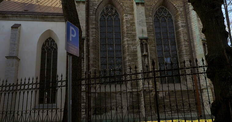 나무 전통 외관 유럽 종교 여행 건축양식 하늘 지붕 거리 주택 사람없음 건물 세로 도시풍경 성당 교회 탑 도시 중세 역사 재산 타일 타운 고딕 랜드마크 수도권 에스토니아 옛날 4K MOV 해외동영상 클립영상 식물 건축물 건축 나라 종교건축 풍경 금융 지역 동영상 파일형식