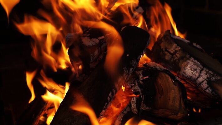 백그라운드 포크 오렌지 불꽃 벽돌 사람없음 목재 빨간색 빛 노란색 금속 검은색 에너지 뜨거움 그릴 야간 장작 모닥불 철 준비 벽난로 포커 연료 온도 숯 연소 광 석탄 수목 여신 재 화상 MP4 해외동영상 클립영상 자연요소 나무 식기 컬러 과일 재료 재질 주방용품 불 게임 트럼프 상처 동영상 파일형식