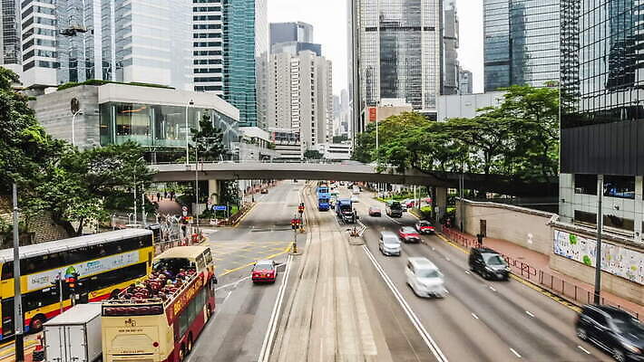 아시아 도로 여행 이동 비즈니스 건축양식 교통시설 모션 자동차 하늘 거리 버스 풍경 사람없음 건물 금융 파란색 빛 도시풍경 사무실 고층빌딩 중국 황혼 도시 고속도로 도심 야간 저녁 속도 바쁨 장면 지역 타운 홍콩 스카이라인 랜드마크 블러 MOV 해외동영상 클립영상 자연요소 건축물 건축 나라 길 육상교통 컬러 교통 컨셉 대중교통 빌딩 경제 일몰 시설 동영상 파일형식