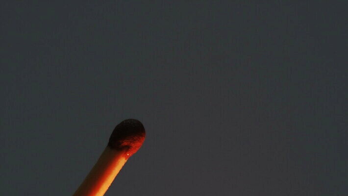 1 백그라운드 컨셉 오렌지 불 불꽃 경기 사람없음 목재 빨간색 빛 노란색 검은색 어둠 회색 뜨거움 막대기 연기 위험 성냥 오브젝트 문학 연소 고립 점화 화상 4K MOV 해외동영상 클립영상 자연요소 나무 스포츠 컬러 과일 재료 상처 동영상 파일형식