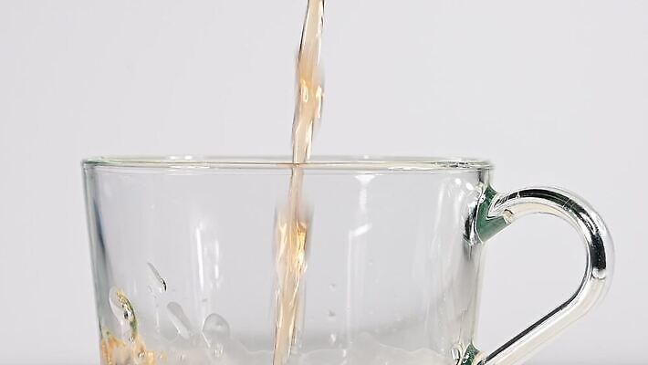 1 음료 백그라운드 과일 부분 모션 유리 건강 사람없음 옆모습 컵 빨간색 검은색 회색 흰색 뜨거움 투명 액체 붓기 닫기 떨어짐 더위 수증기 먹기 가득함 준비 각도 느림 우롱차 비어있는 MOV 해외동영상 클립영상 식기 뷰포인트 컬러 컨셉 재질 날씨 차_음료 동영상 파일형식