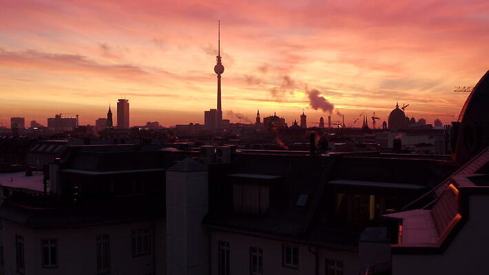 유럽 도로 컬러 여행 건축양식 하늘 아침 휴가 새로움 거리 독일 안테나 사람없음 야외 건물 물 파란색 빛 성당 일출 탑 어둠 일몰 램프 도시 원형 센터 역사 황금 야간 큼 심볼 대문 베를린 스카이라인 랜드마크 수도권 4K MOV 해외동영상 클립영상 주간 자연요소 도형 건축물 건축 나라 길 컨셉 통신 종교건축 교통시설 조명 문 노을 크기 지역 동영상 파일형식