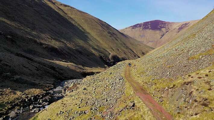 라이프스타일 여자 길 어린이 스포츠 여행 자국 자연 휴가 영국 산 사람 풍경 소녀 사람없음 야외 여행객 걷기 계곡 봄 트래킹 하이킹 시골 황무지 언덕 자매 아일랜드 산악지대 하이커 혼자 스코틀랜드 국경 4K MOV 해외동영상 클립영상 계절 유럽 가족 모션 레저 생활 생태계 동영상 파일형식