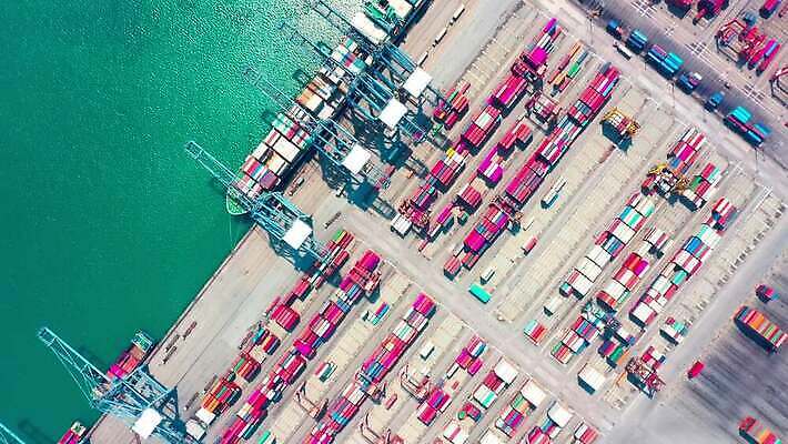 공공시설 산업 바다 비즈니스 교통시설 안테나 사람없음 물 글로벌 항구 화물 네트워크 보트 정상 야간 컨테이너 기중기 무역 함선 상업 바쁨 짐차 포트 트레일러 홍콩 물류 싱가폴 깊이 두바이 로딩 수입 조감도 세관 MOV 해외동영상 클립영상 자연요소 아시아 교통 배_교통 통신 자동차 중국 운송업 중장비 시설 동영상 아랍에미리트 파일형식 관세청