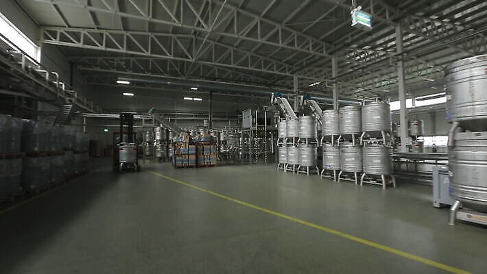 산업 음식 공장 선반 맥주 통 사람없음 내부 건물 상자 금속 화물 알코올 팔레트 기름 컨테이너 천 창고 탱크 연료 수납 짐차 신발장 철강 화학물질 많음 유체 MOV 해외동영상 클립영상 건축물 가구 컨셉 공업 자동차 재질 주류 운송업 직물 화학 동영상 파일형식