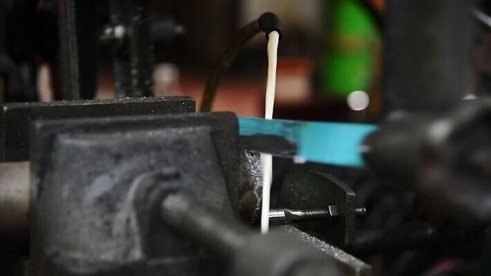 손 산업 부분 공장 불꽃 노동자 안전 사람없음 물 금속 힘 기계 장비 과학기술 공구 디스크 업무 바퀴 원형 칼날 작업실 제조 보호 자르기 철 속도 회전 그라인더 갈기 정비공 공학 되감기 용접 조작 철강 MOV 해외동영상 클립영상 자연요소 도형 직업 교육 컨셉 공업 모션 재질 불 기술 신체부위 도구 작업 기술자 질병 동영상 커피용품 파일형식