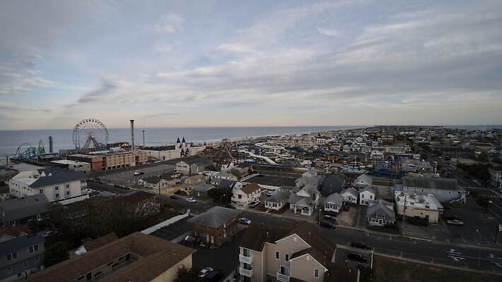 도로 섬 여행 자연 하늘 휴가 거리 주택 안테나 파노라마 풍경 사람없음 야외 건물 물 여름 도시풍경 마을 미국 만 지역 타운 이웃 내추럴 항공촬영 교외 드론 랜드마크 4K MOV 해외동영상 클립영상 자연요소 건축물 계절 길 뷰포인트 북아메리카 통신 교통시설 촬영기법 도시 생태계 동영상 파일형식