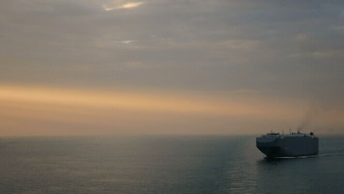 산업 길 바다 교통시설 항해 사람없음 물 글로벌 일출 황혼 일몰 화물 보트 큼 갑판 서비스 기중기 무역 상업 정리 패키지 포트 물류 추적 건너기 루트 수입 유조선 4K MOV 해외동영상 클립영상 자연요소 교통 배_교통 모션 노을 운송업 중장비 크기 시설 동영상 파일형식