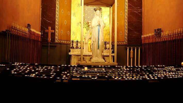 디자인 기독교 컨셉 촛불 불 사람없음 장식 침묵 낭만 천주교 프랑스 기도 축하 영혼 동굴 기적 심볼 촛대 문학 신성 빛망울 프랑스어 연소 바실리카 보호구역 순례 화상 4K MP4 해외동영상 클립영상 자연요소 문자 유럽 종교 초 빛 소리 상처 동영상 구역 파일형식