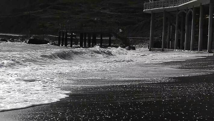 모래 파도 바다 여행 백그라운드 겨울 자연 조류 하늘 바람 날씨 휴가 흑백 미술 사람없음 야외 물 태양 환경 검은색 일몰 놀람 거품 흐름 흰색 도시 만 매끈함 동영상 폭풍우 수평선 MOV 해외동영상 클립영상 자연요소 동물 계절 감정 컬러 컨셉 문화예술 촬영기법 표정 노을 감각 비_날씨 자연재해 생태계 파일형식