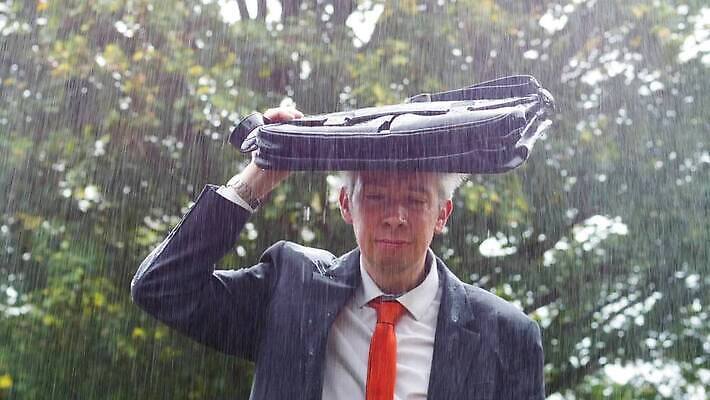 백인 직업 응시 비즈니스 날씨 아이디어 한명 사람 정장 성인 물 젖음 도전 물방울 잡기 비즈니스맨 고독 보호 결심 예측 빗방울 걱정 보안 패배 노력 폭풍 업무과다 문제 나쁜 경영 고립 역경 투쟁 MP4 해외동영상 클립영상 자연요소 서양인 1 시선 옷 남자 감정 컨셉 모션 안전 업무 직장인 비_날씨 동영상 파일형식