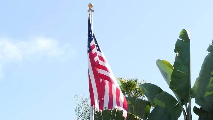 물결 상징 여행 백그라운드 하늘 바람 휴가 사람없음 여름 야자수 햇빛 뷰티 맑음 미국 꿈 자유 분위기 성조기 심볼 심플 캘리포니아 태평양 애국심 할리우드 로스앤젤레스 독립 전국 카피스페이스 플로리다 4K 산타모니카 MP4 해외동영상 클립영상 자연요소 나무 계절 바다 컨셉 북아메리카 날씨 태양 공백 국기 동영상 파일형식
