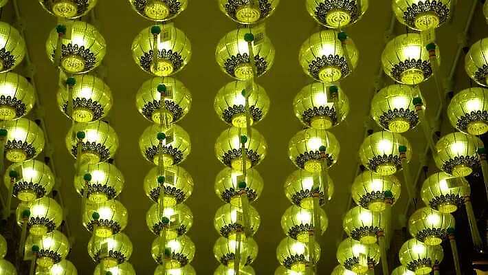 전통 아시아 종교 문화 여행 백그라운드 건축양식 휴가 중국문화 기념 동양인 사람없음 장식 관광지 컬러풀 노란색 축제 동남아시아 중국 기도 등불 축하 빛망울 말레이시아 숭배 춘절 4K MOV 해외동영상 클립영상 동양문화 명절 건축 나라 컬러 외국문화 컨셉 조명 인종 빛 중국전통 동영상 파일형식