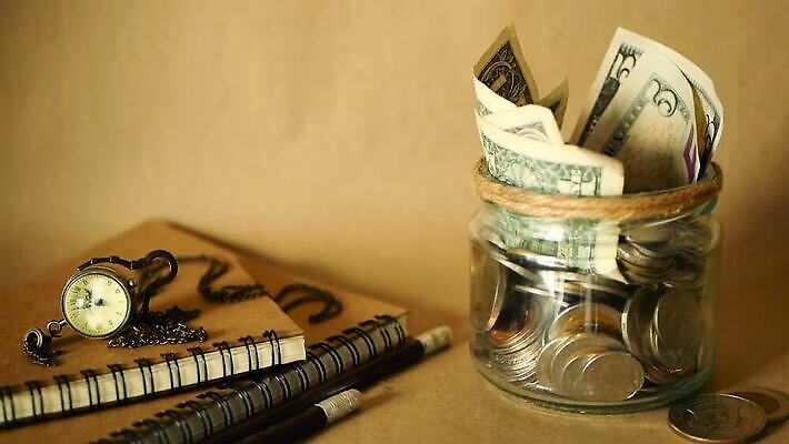 종이 안경 백그라운드 컨셉 지폐 돈 비즈니스 유리 성공 수업 사람없음 금융 경제 달러 동전 공책 장비 저축 저금통 흰색 항아리 재산 닫기 가난 수집 대학교 계좌 수입 자금 페니 카피스페이스 비어있는 MOV 해외동영상 클립영상 잡화 교육 컬러 학교 모션 재질 문구용품 공백 도자기 동영상 파일형식