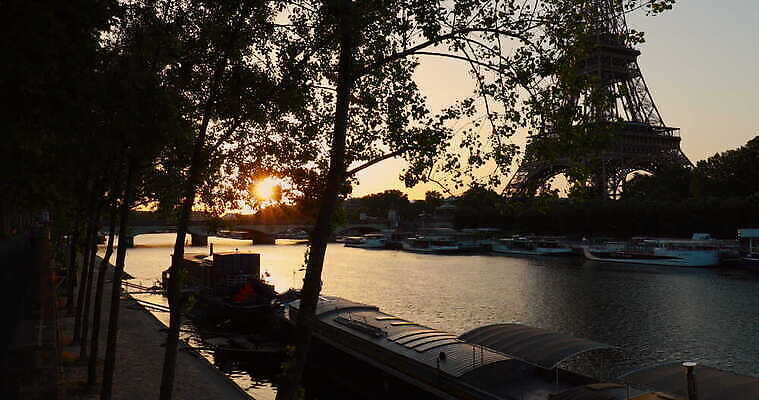 나무 실루엣 전통문화 여행 건축양식 자연 하늘 풍경 사람없음 야외 물 관광지 강 새벽 프랑스 도시 랜드마크 파리(프랑스) 4K 틸트업 MOV 해외동영상 클립영상 자연요소 식물 전통 건축 유럽 문화 촬영기법 생태계 동영상 파일형식