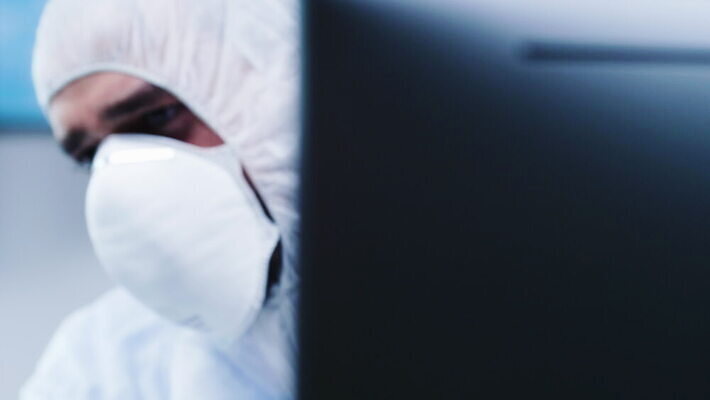 직업 산업 얼굴 과학 노동자 건강 병원 실험 작업복 가면 스터디 약 장비 시험 의사 흰색 업무 작업 실험실 생명공학 연구원 과학자 분석 생물학 미생물 발견 조제 심각 화학물질 화학자 4K MOV 해외동영상 클립영상 옷 교육 컬러 컨셉 의학 생물 신체부위 학습 의료진 화학 만들기 동영상 학자 파일형식