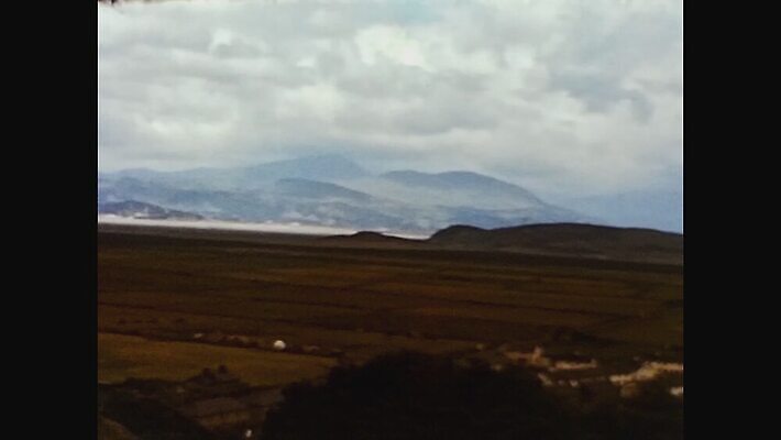 영어 외관 공원 여행 자연 하늘 휴가 영국 잉글랜드 산 사람없음 야외 초록색 파란색 맑음 수확 골동품 시골 거친 역사 클래식 도서관 필름 영화 향수 언덕 문서 복고 장면 영사기 동영상 구식 보관소 아마추어 옛날 전국 컴브리아주 4K MOV 해외동영상 클립영상 문자 공공시설 교육 유럽 컬러 컨셉 농업 날씨 문화예술 화장품 저장 생태계 파일형식