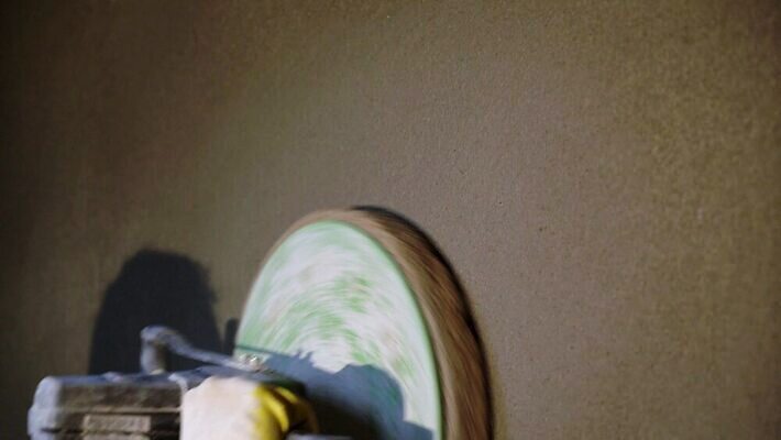 직업 산업 벽 표면 노동자 아파트 주택 돌담 한명 내부 건물 기계 방 장비 덮개 재산 끝 수리 믹서 시멘트 스프레이 분무기 부활 광택 펌프 개발 건축업자 계약자 마무리 미장 석고 섞기 자동 콘크리트 4K MOV 해외동영상 클립영상 1 건축물 건축 사람 금융 담장 뚜껑 돌_바위 계약 동영상 파일형식