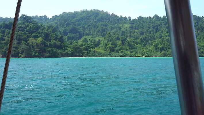 나무 아시아 밧줄 모래 파도 바다 섬 여행 백그라운드 교통시설 태국 자연 하늘 휴가 열대 안테나 사람없음 야외 옆모습 물 파란색 만 보트 갑판 활 닻 돛대 구명용품 스모그 푸켓 4K MP4 해외동영상 클립영상 자연요소 식물 나라 줄 뷰포인트 컬러 교통 배_교통 통신 안전장비 시설 생태계 동영상 파일형식