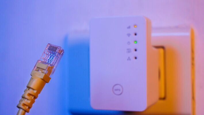 인터넷 통신 사람없음 초록색 빛 컴퓨터 디지털 자료 장비 네트워크 고리 닫기 콘센트 전기에너지 지시 연결 접속 무선전화기 속도 신호 와이파이 온라인 랜 모뎀 서버 네트워킹 주도 4K 깜빡이다 MOV 해외동영상 클립영상 컬러 모션 전자제품 에너지 예절 전화기 무선인터넷 동영상 파일형식