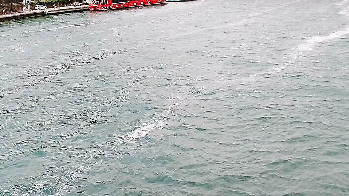 외관 유럽 벽 바다 여행 건축양식 자연 하늘 이스탄불 풍경 사람없음 야외 건물 초록색 물 여름 파란색 도시풍경 탑 힘 골동품 바위 도시 중세 역사 재산 칠면조 강화 랜드마크 보스포루스 옛날 제국 MOV 튀르키예 해외동영상 클립영상 자연요소 건축물 계절 건축 나라 아시아 컬러 조류 금융 돌_바위 생태계 동영상 파일형식