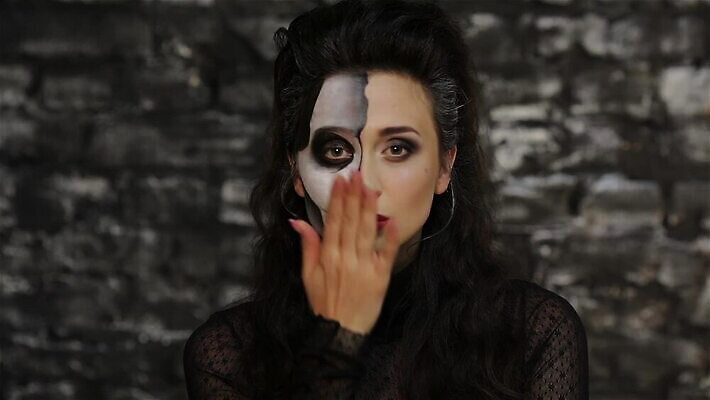 모자 전통 드레스 여자 얼굴 호박 휴가 기념 한명 미소 사람 빨간색 섹시 파티 검은색 어둠 할로윈 마술사 죽음 표현 야간 저녁 신비 무서움 악마 마녀 마법 10월 흡혈귀 나쁜 고딕 악몽 지옥 호러 MP4 해외동영상 클립영상 자연요소 1 잡화 옷 감정 컬러 컨셉 채소 표정 이벤트 신체부위 마술 날짜 공포 동영상 파일형식